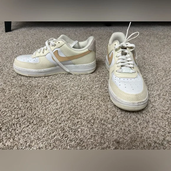 Nike Air Shoes - Picture 2 of 5